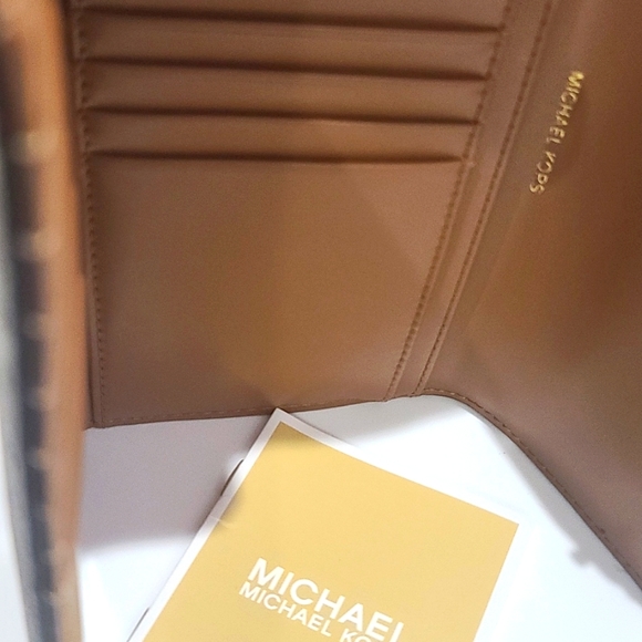 ✅ Michael Kors Jet Set Tri-Fold Large Logo Leather Wallet Acorn / Vanilla ✨ NWT - Picture 10 of 16